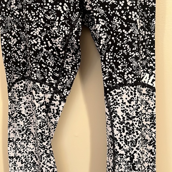 Lululemon Wunder Under Leggings in Chirasu Black/Chirakasu Alpine White - Picture 7 of 9